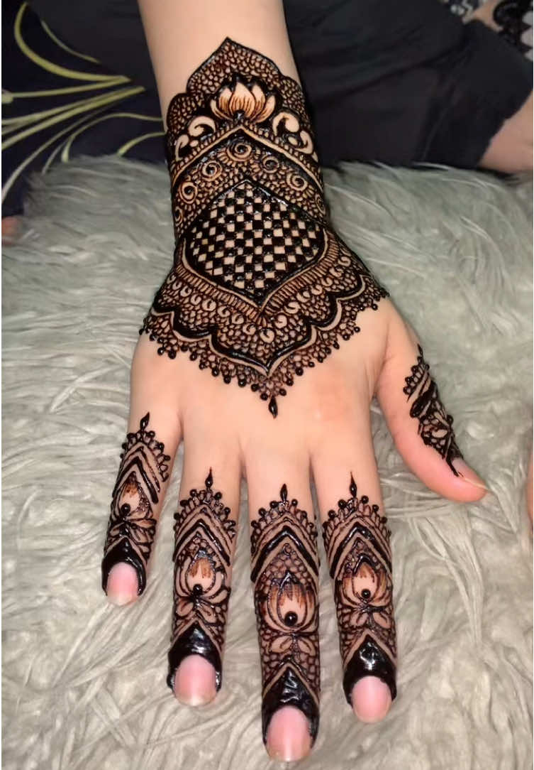 @Henna by Laraib Faisalabad🥀🔥