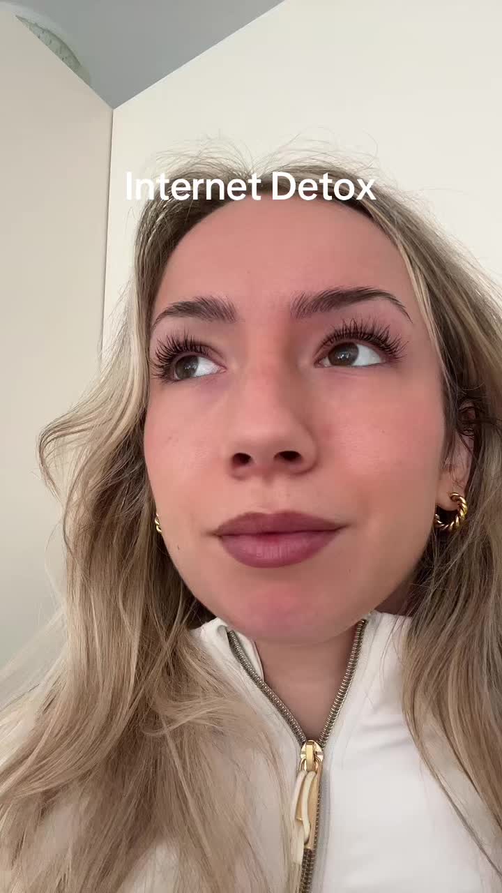 @robinevanessa