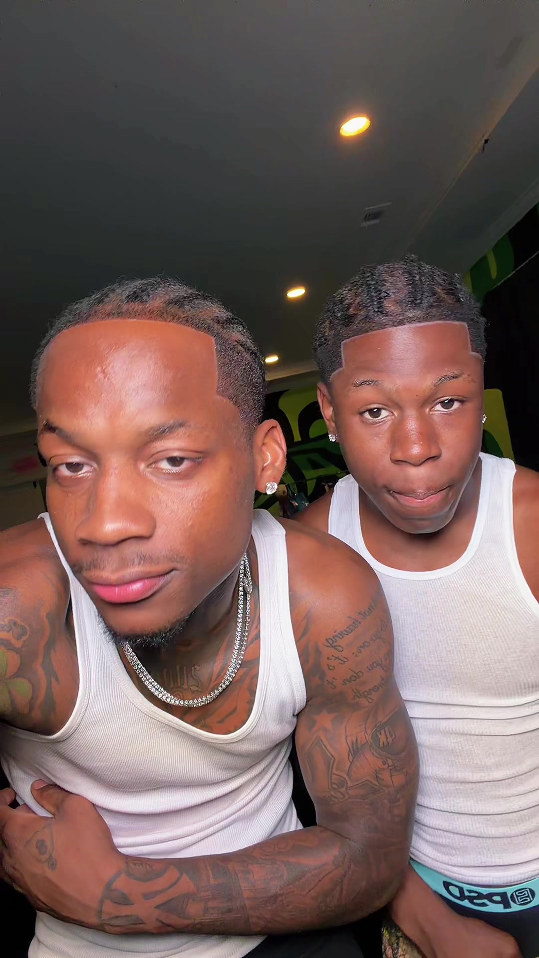 @2xRakai