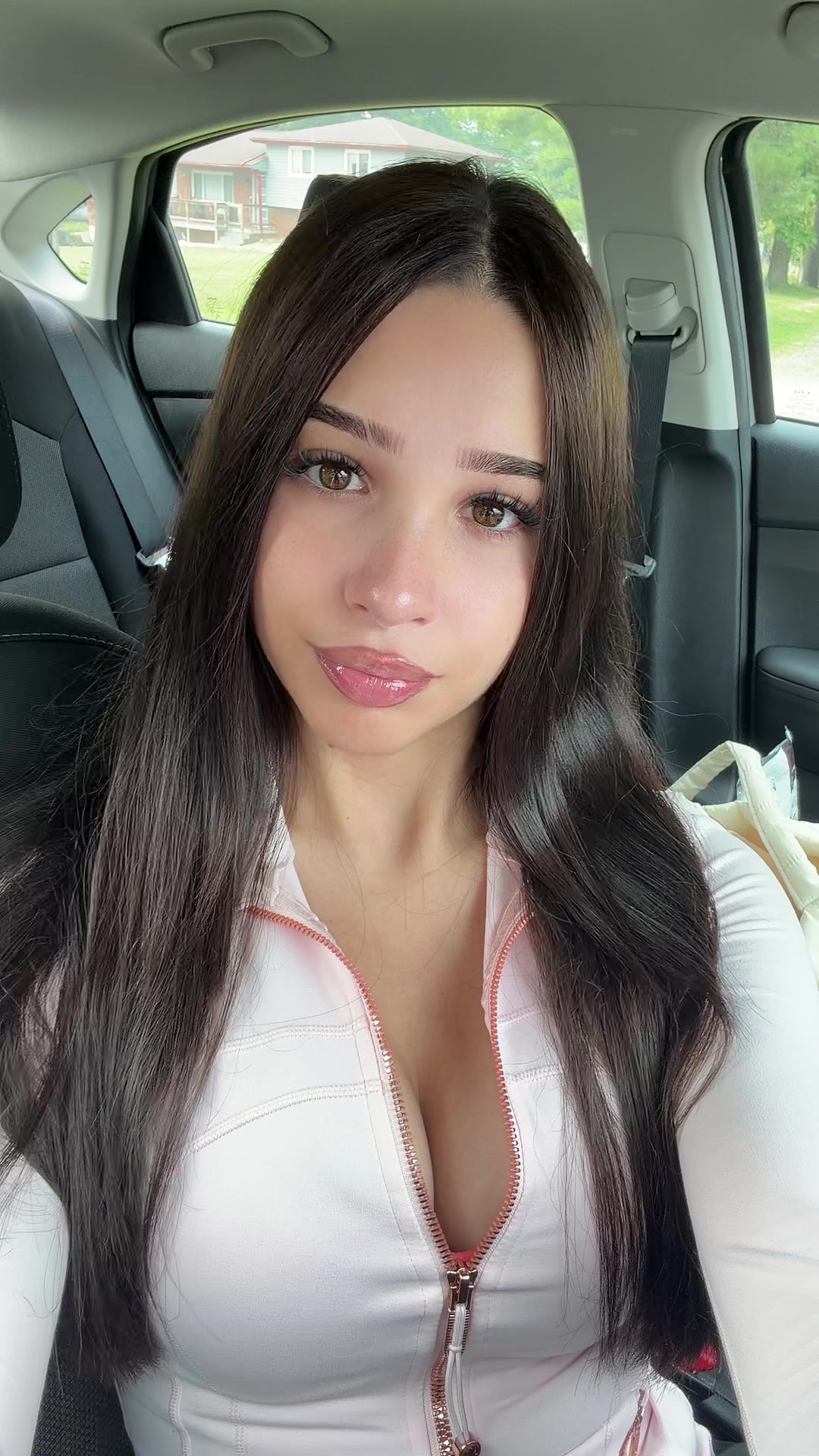 @￼