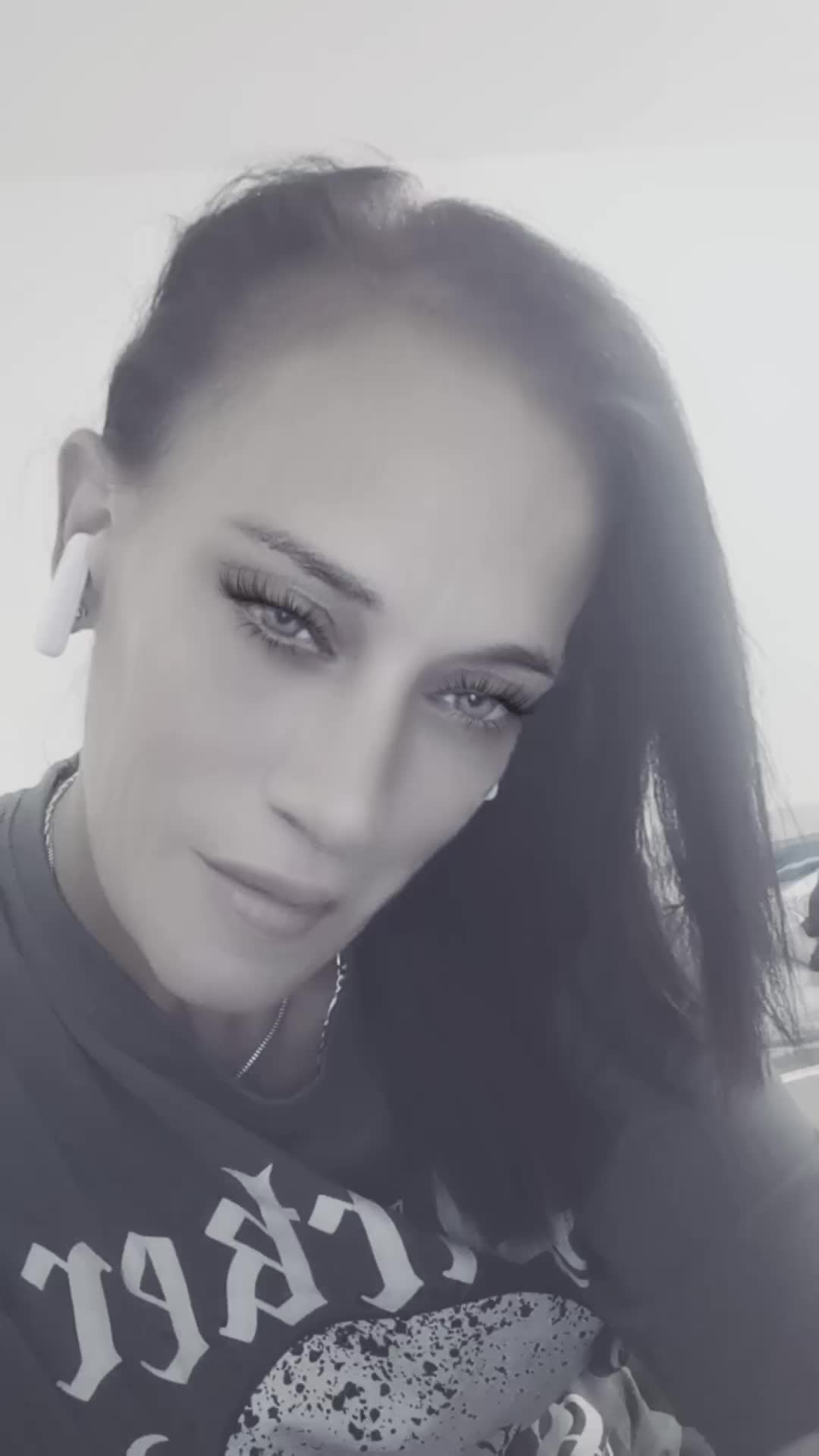 @trischa