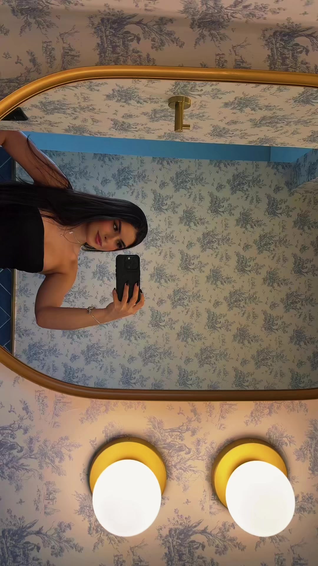 @Bella