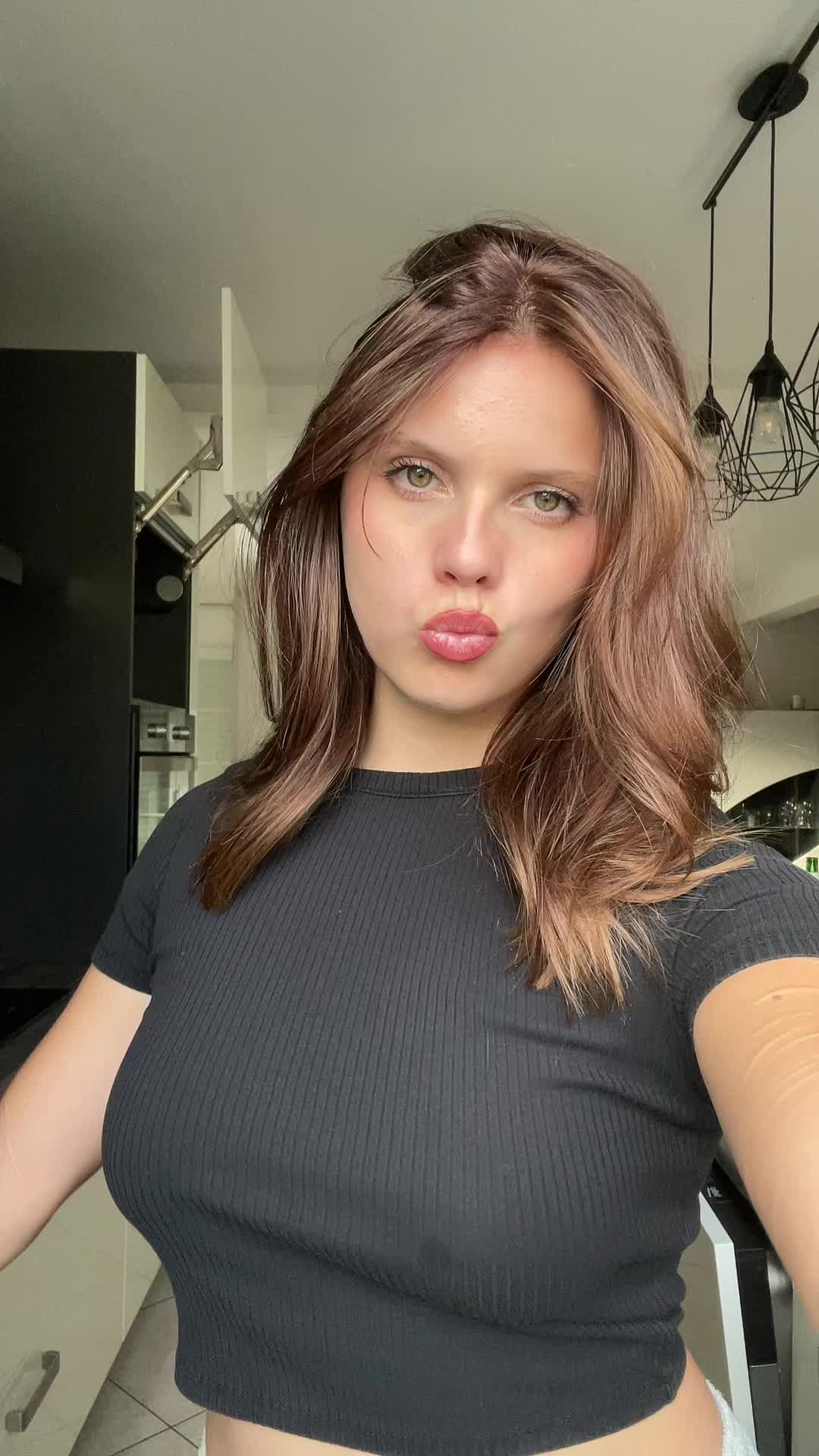 @𝓐𝓷𝓮𝓵 ✩