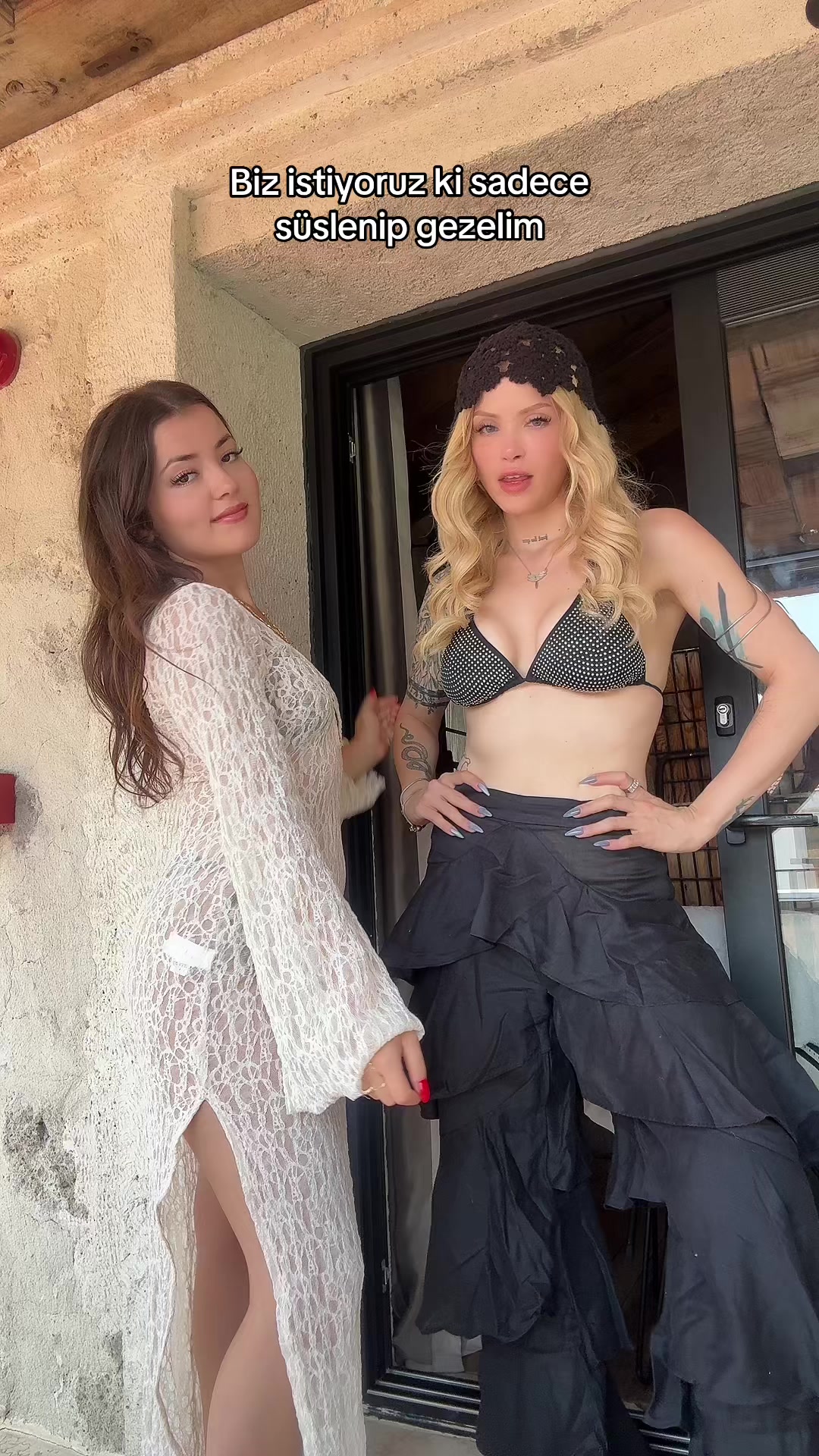 @Ayşeg&uuml;l