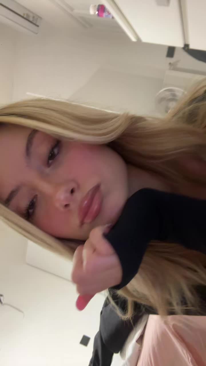 @👩🏼
