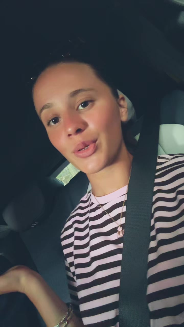 @camille_rochette