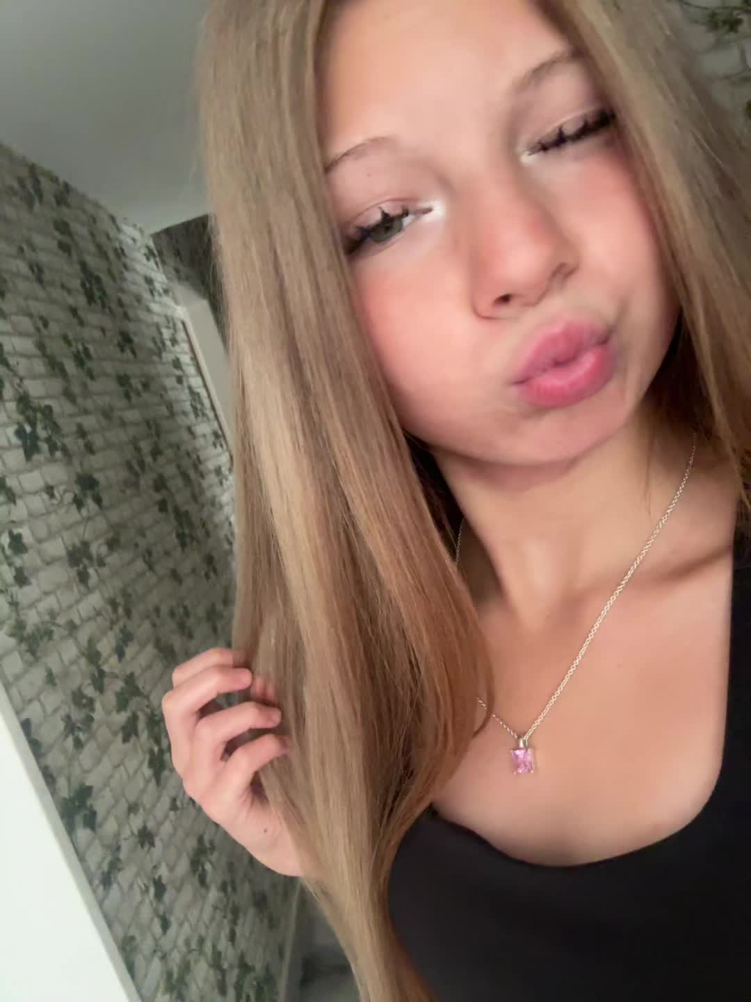 @𝓥&lsquo;🐚🌊