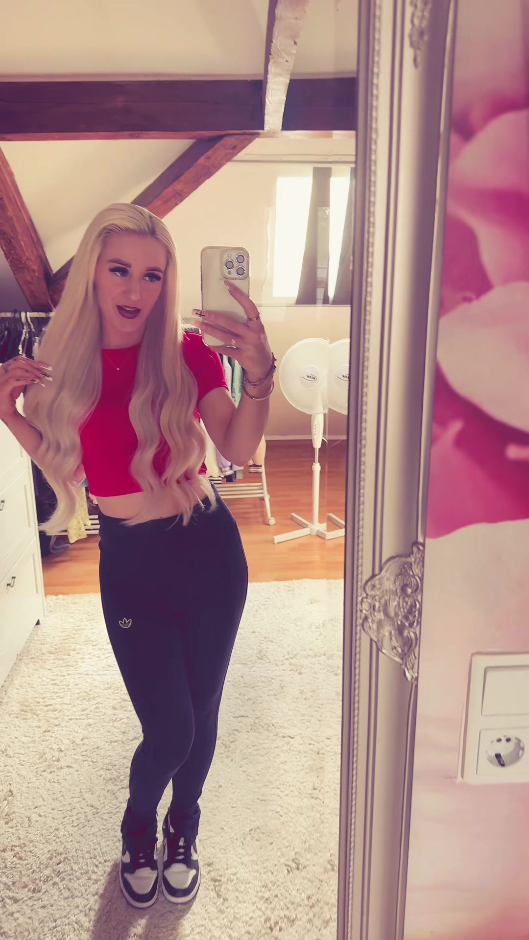 @J1na_J1na_Official_