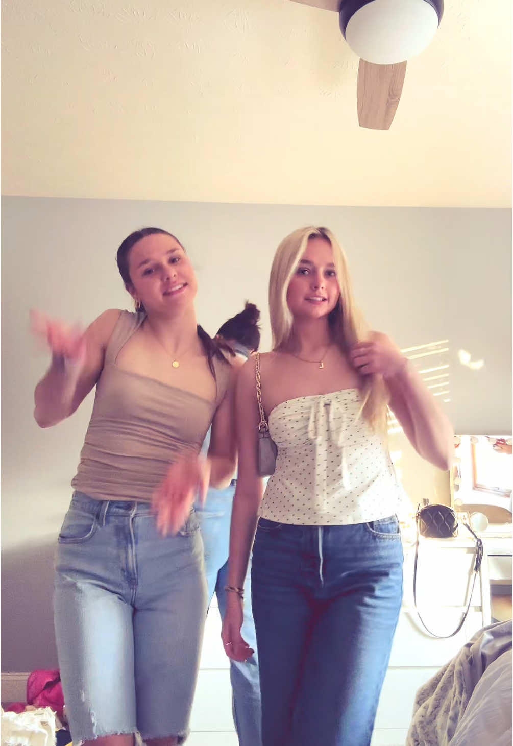 @lindsay.goldschmidt