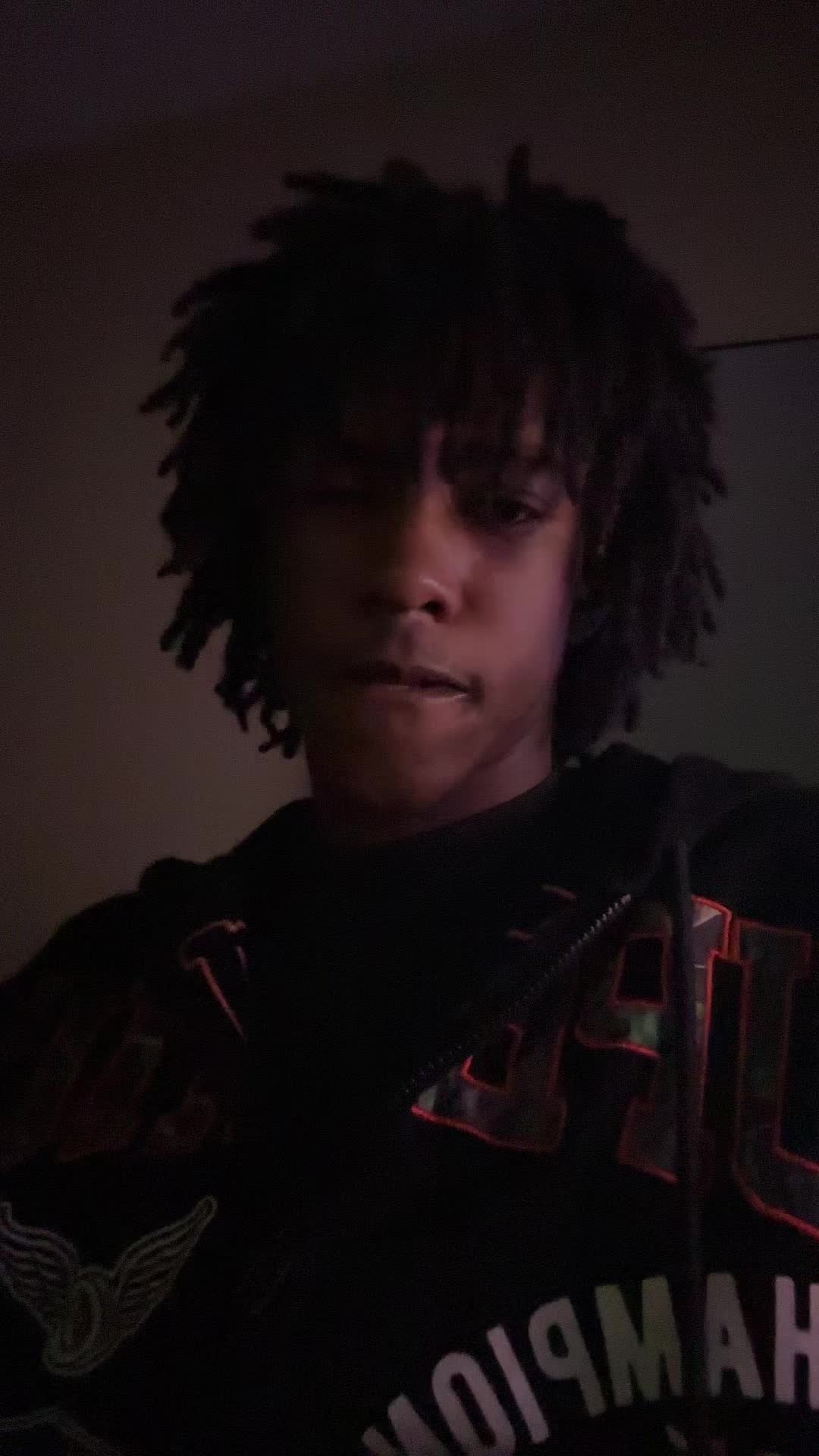 @シ