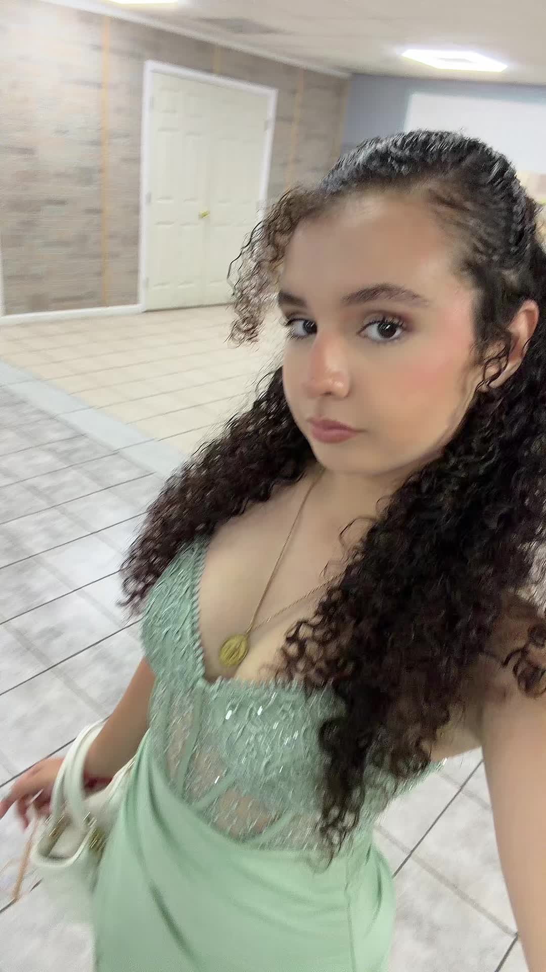 @carolinegarzaaa