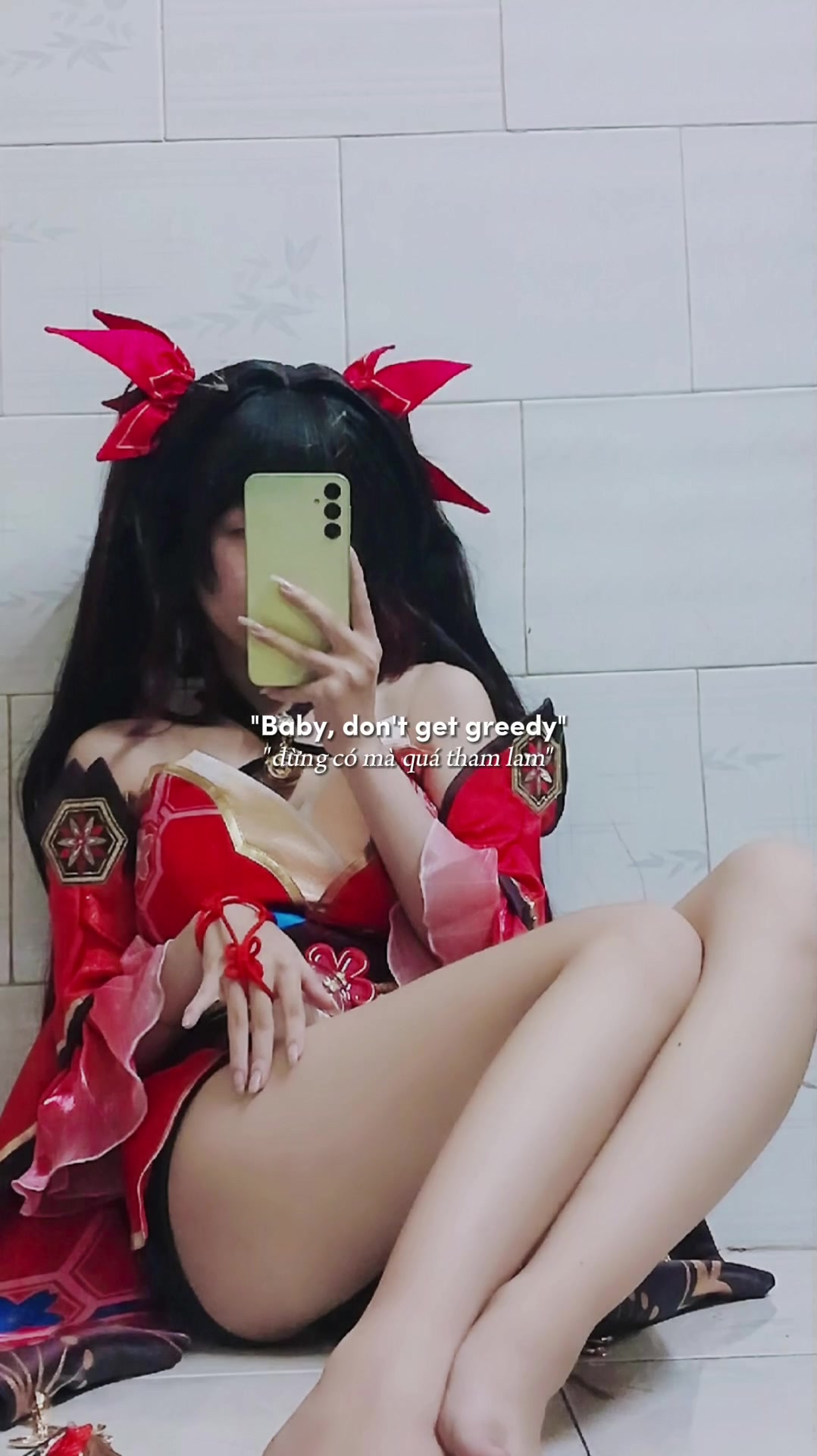 @m&egrave;o nhỏ &ocirc;m cuộn len