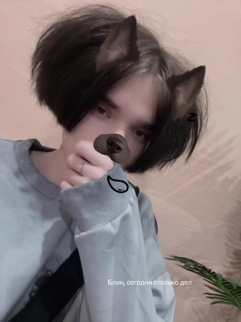 @>.<