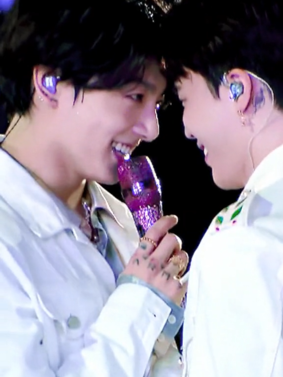 @💜ᗷTS⟭⟬💜 ARMY