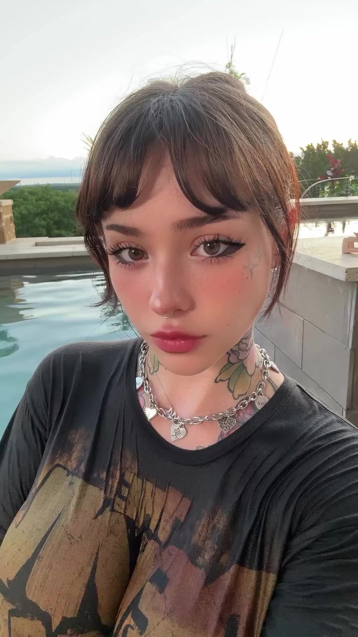 @Akari