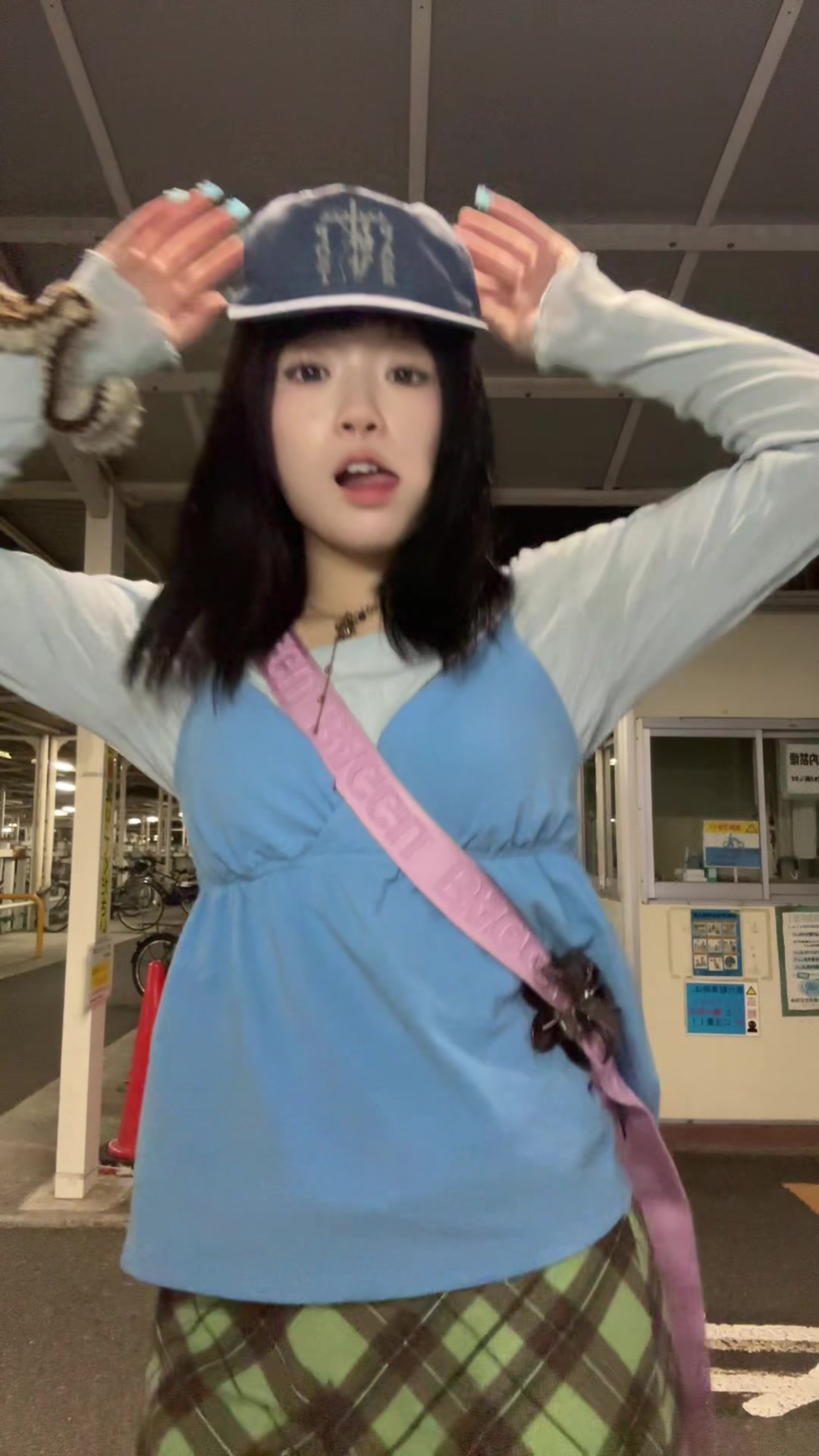 @ヒトミ