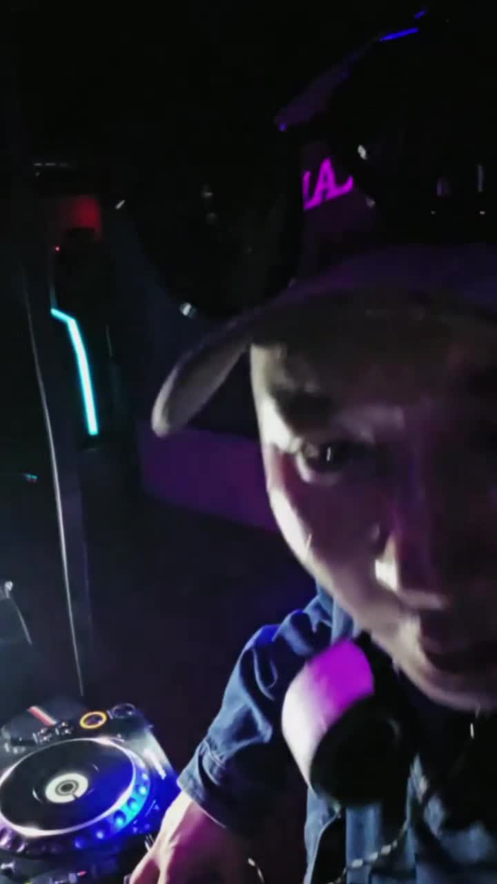 @๐๐๋
ธ๋ํ๋ DJ์ถฉ๋ง๐๐