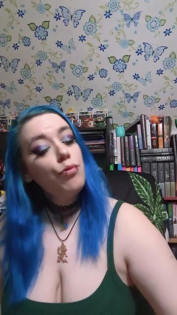 @Iris RainbowWolf🖤📚