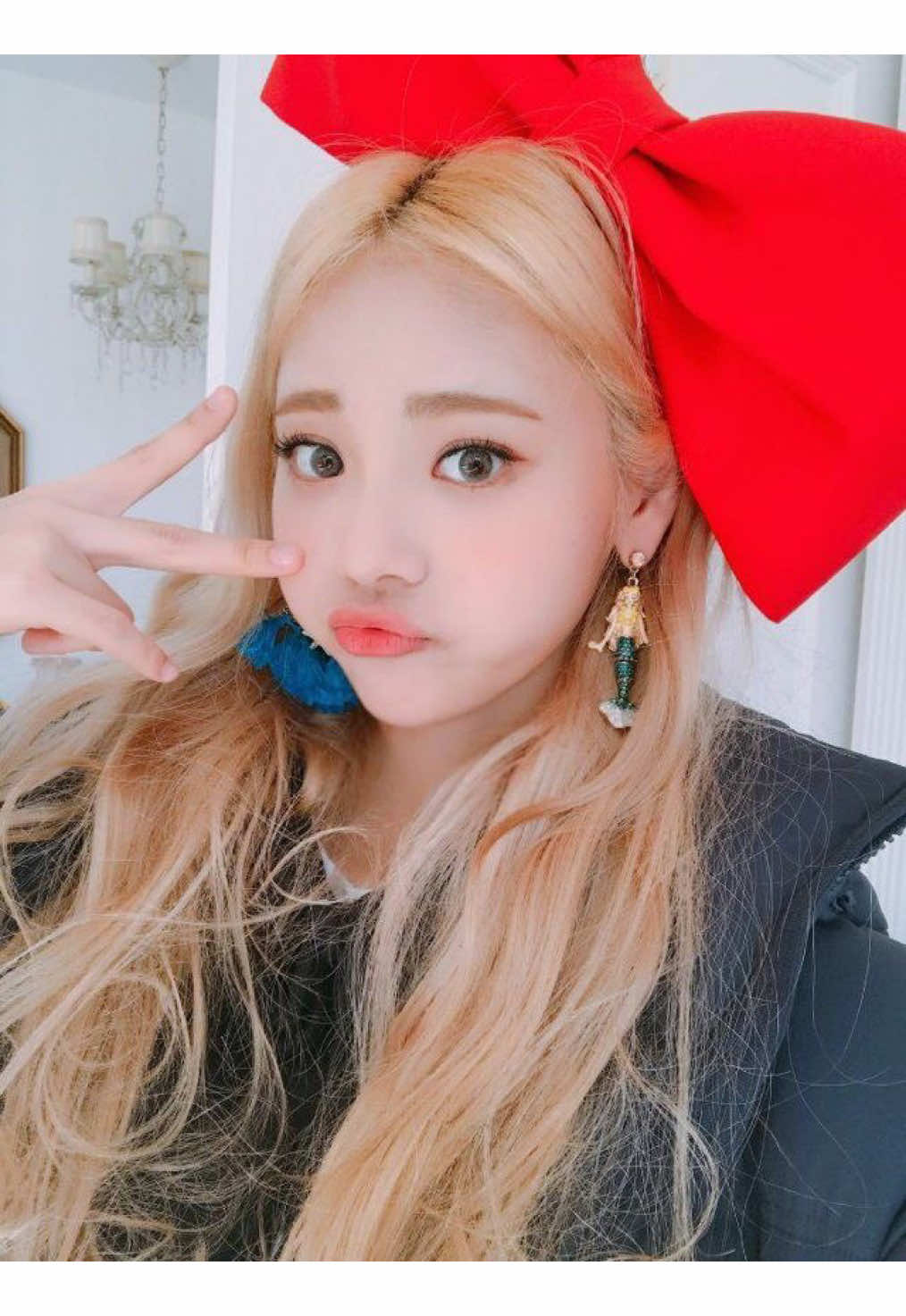 @jinsoul with bow