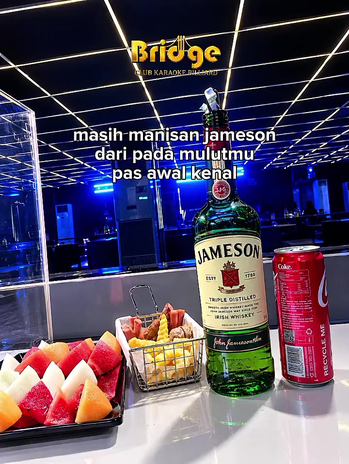 @Bridge Club Karaoke Billiard
