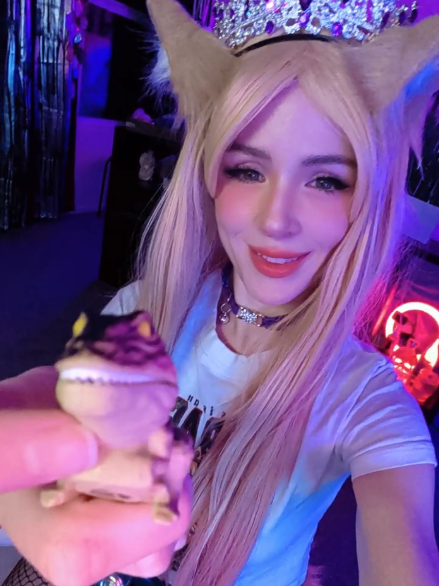 @hon3yink