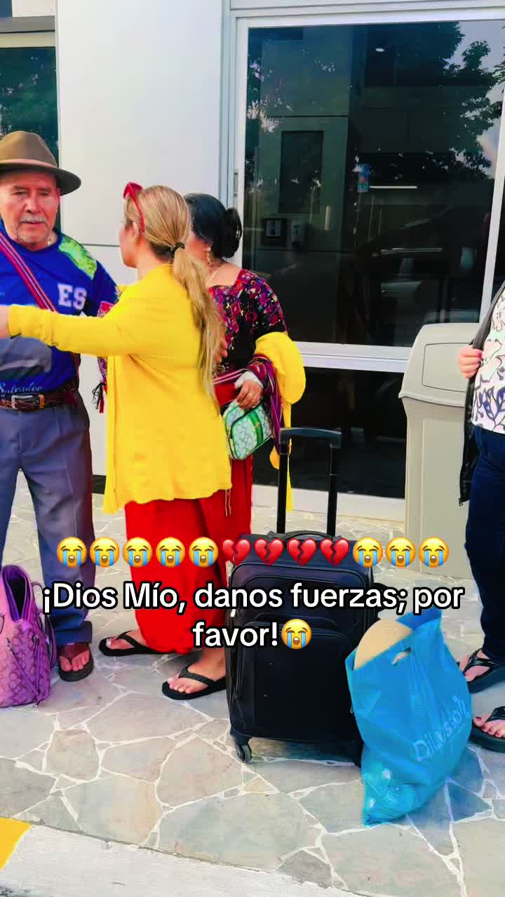 @Elena De León