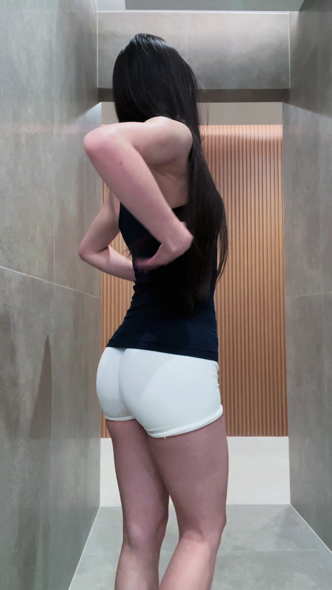 @Asian Gym Girl