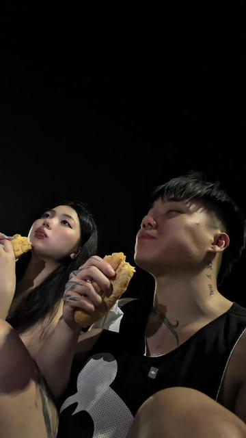 @Việt ơi đón Quỳnh 🦭