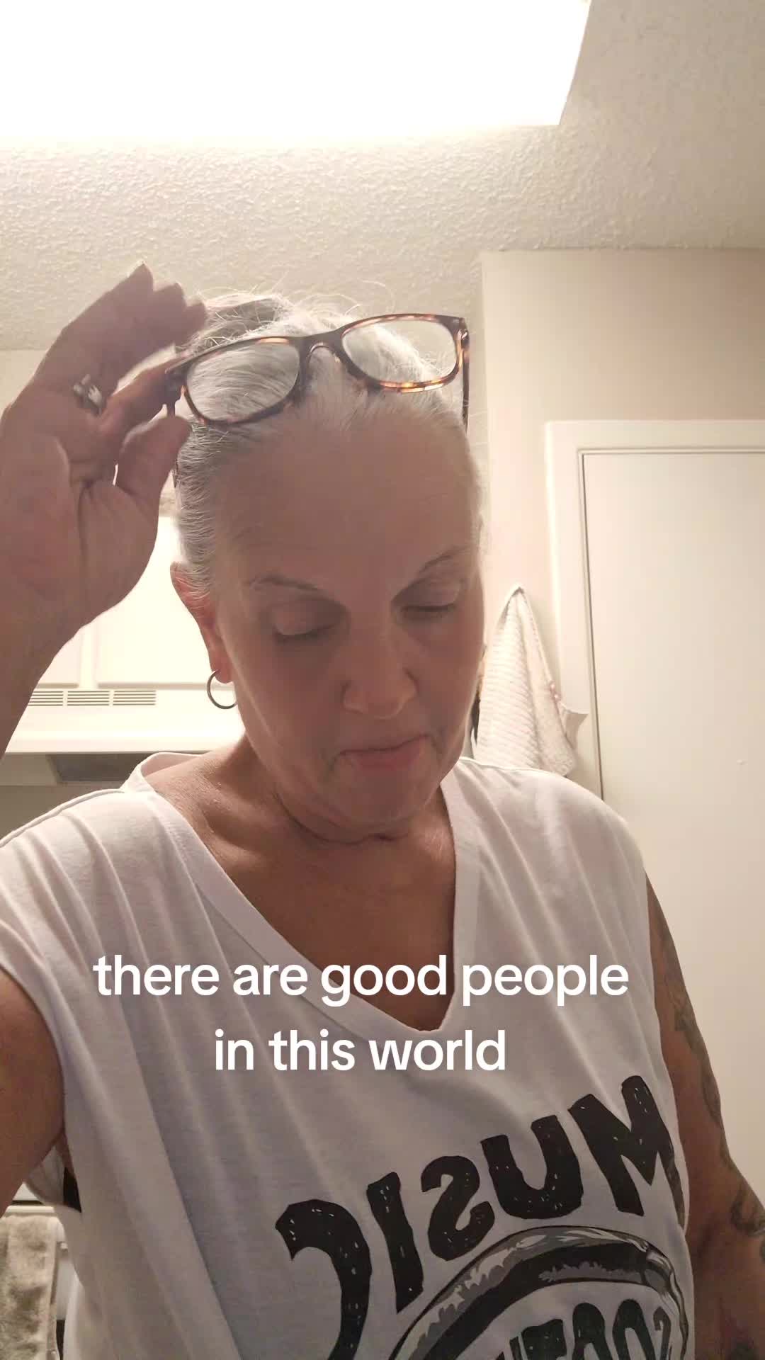 @granny at kitchen table 🎼🎵❌️