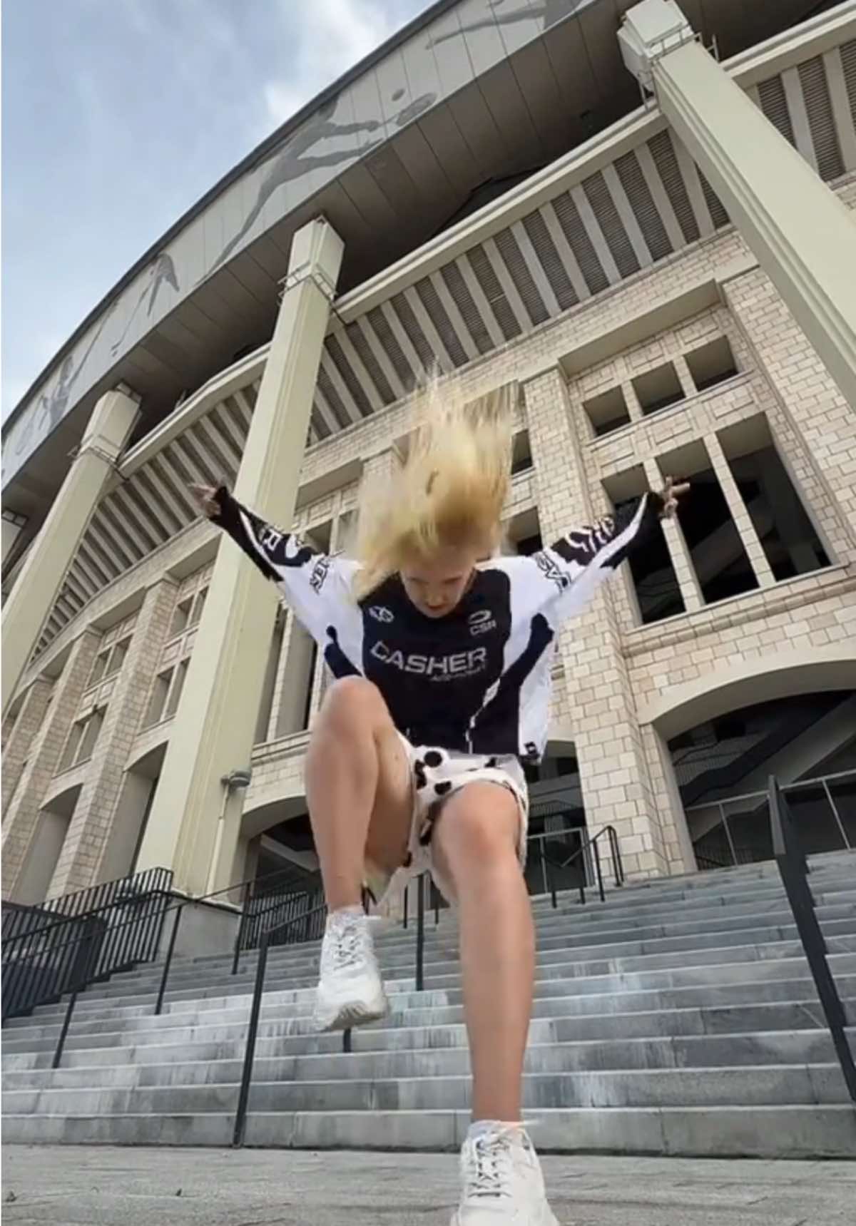 @Pomina08