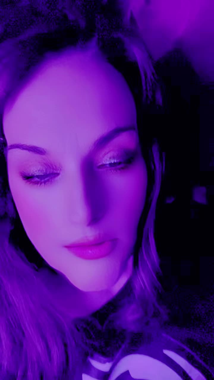 @💜💙🖤&hearts;️Kissingroses ❤️&zwj;🔥