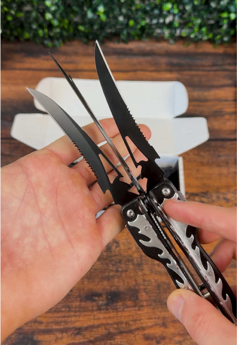 @mysteryknives_