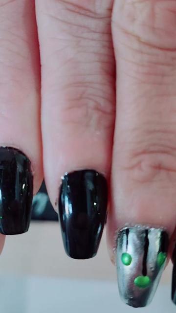 @Darzzling Nails