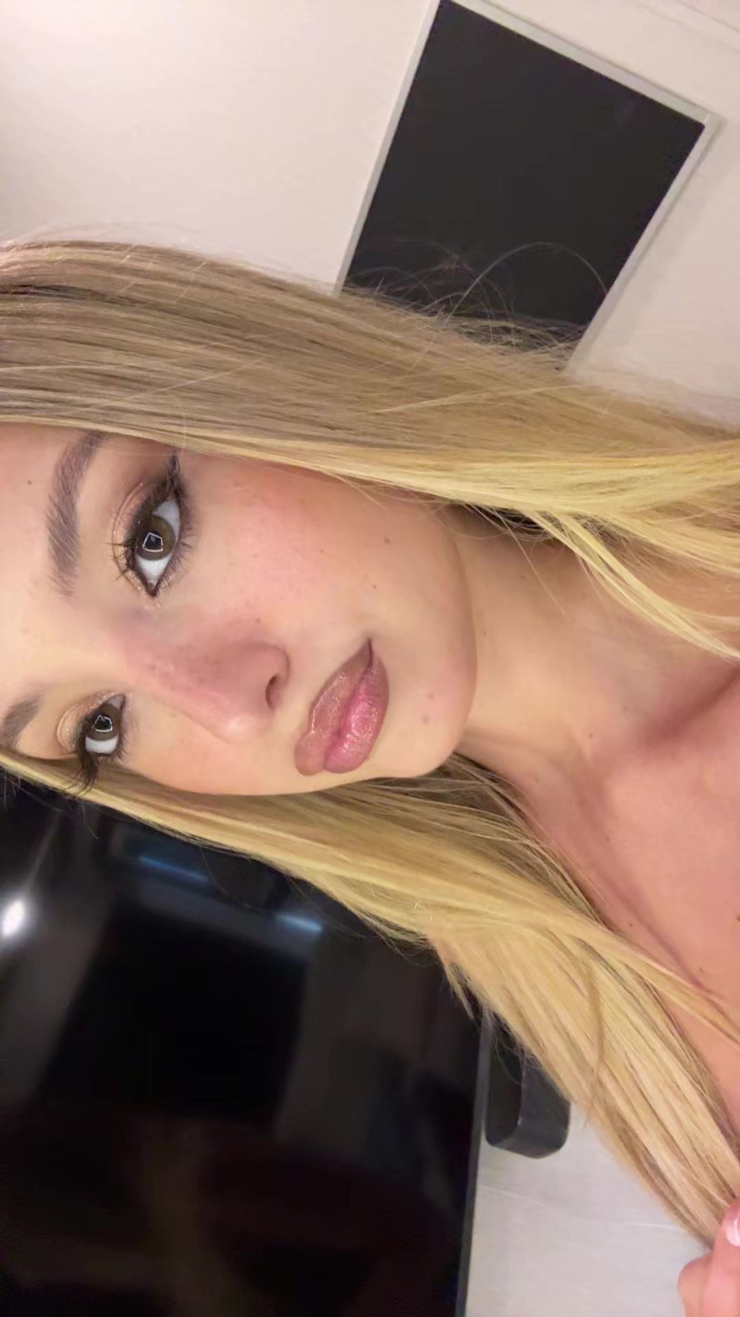 @bella