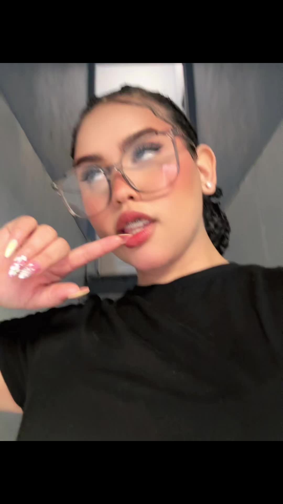 @️