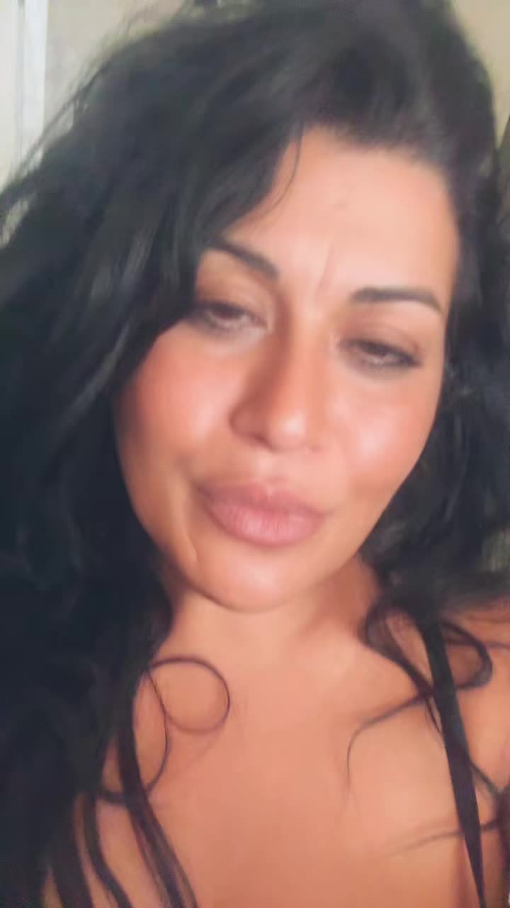 @Annina86x