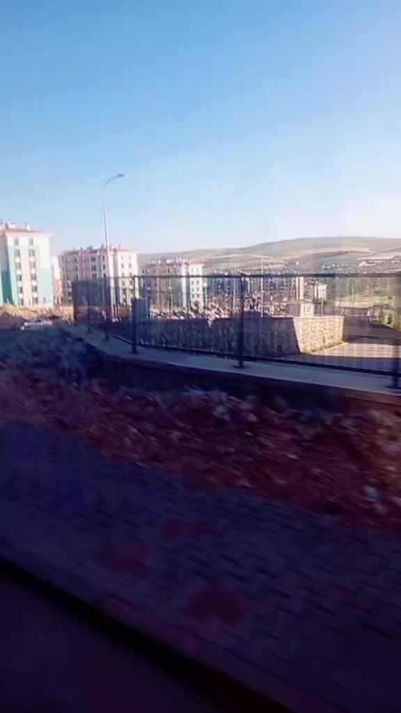 @Bir kadın tanıdımAğlıyordu
