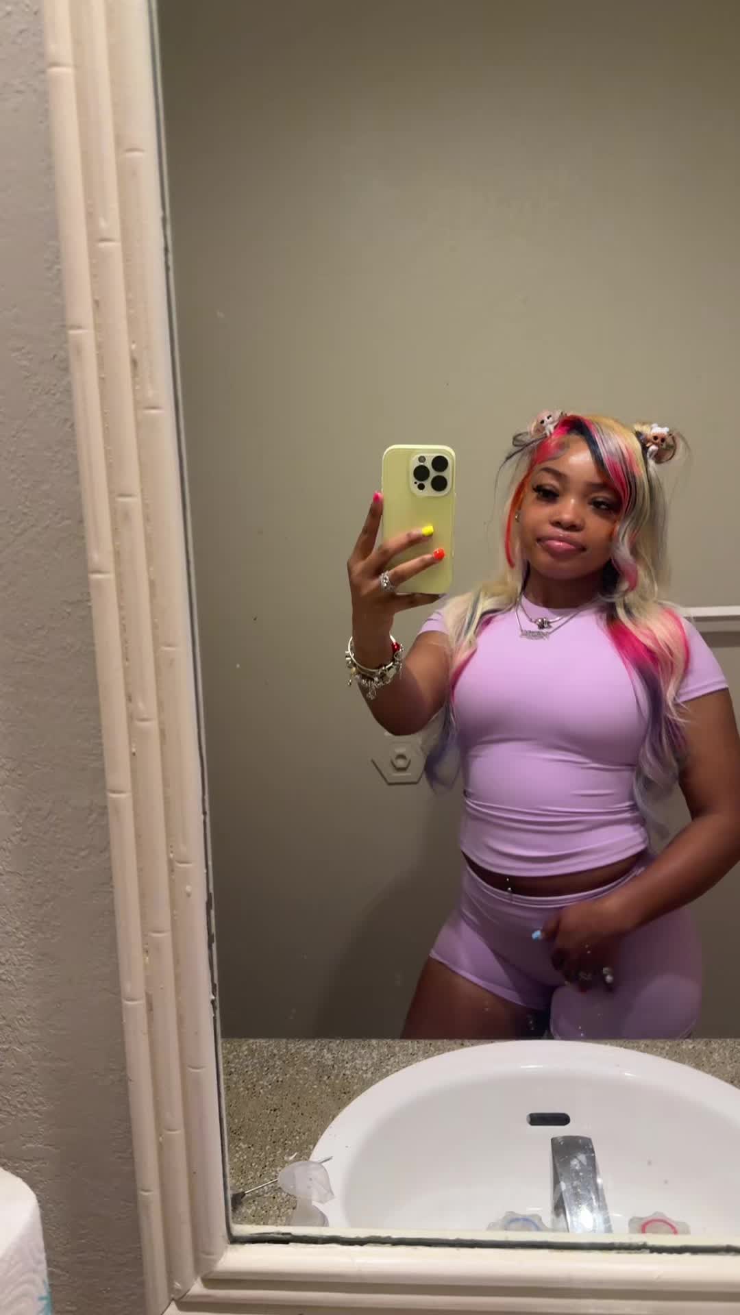 @knicolethed0ll