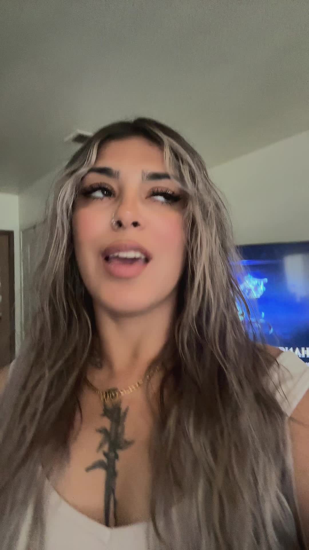 @Cynsantanax