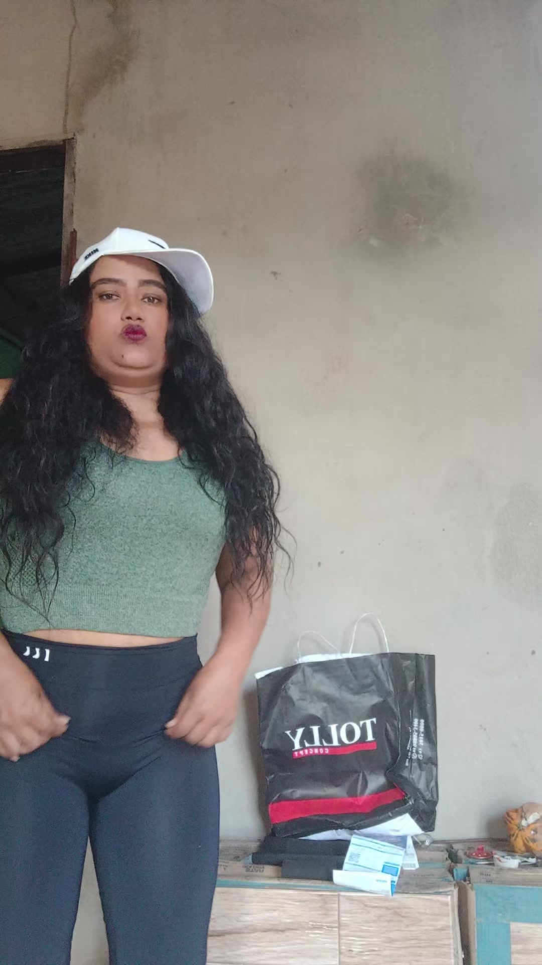 @taina e thania