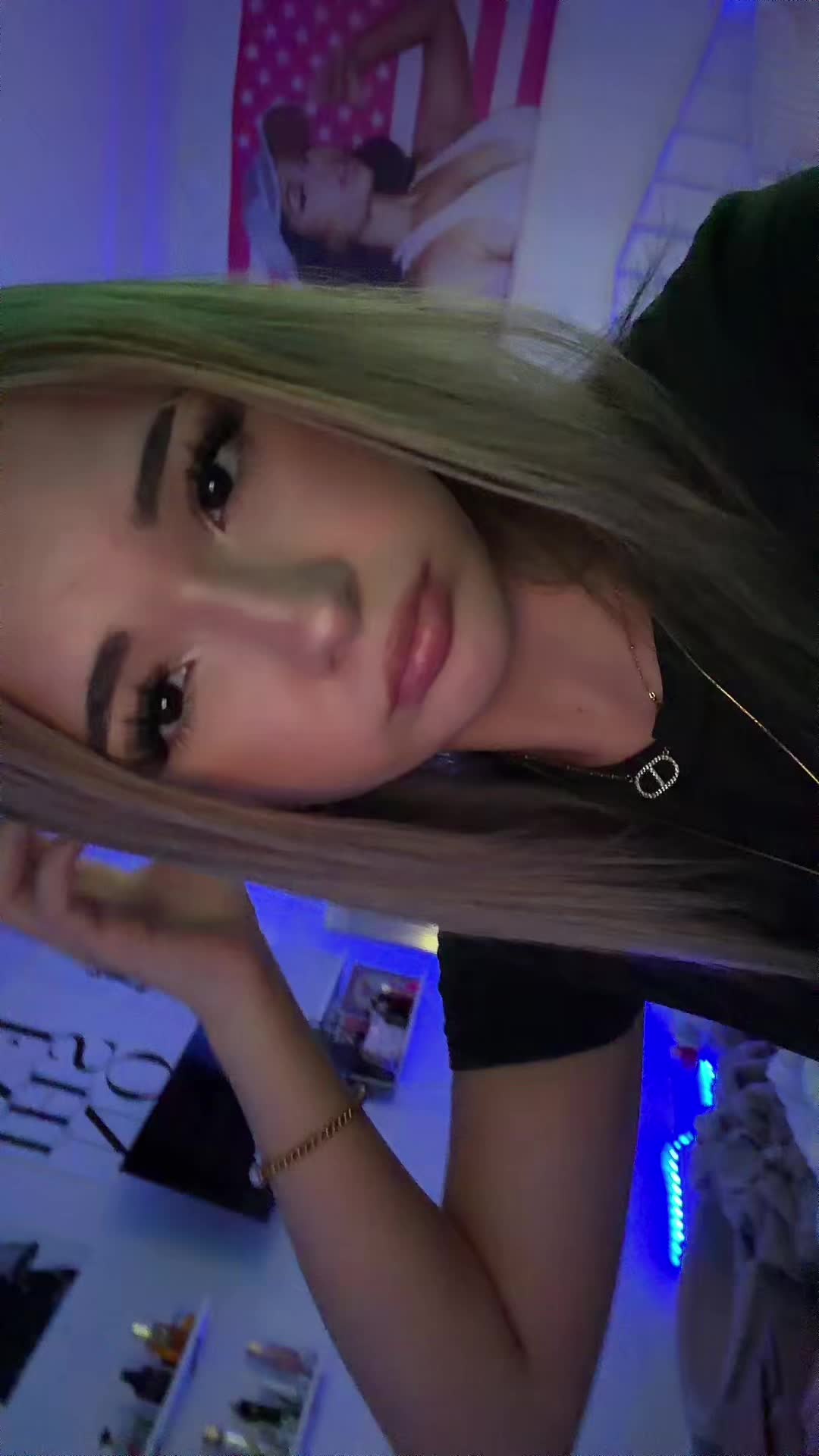 @evii 🥂🤍🧸
