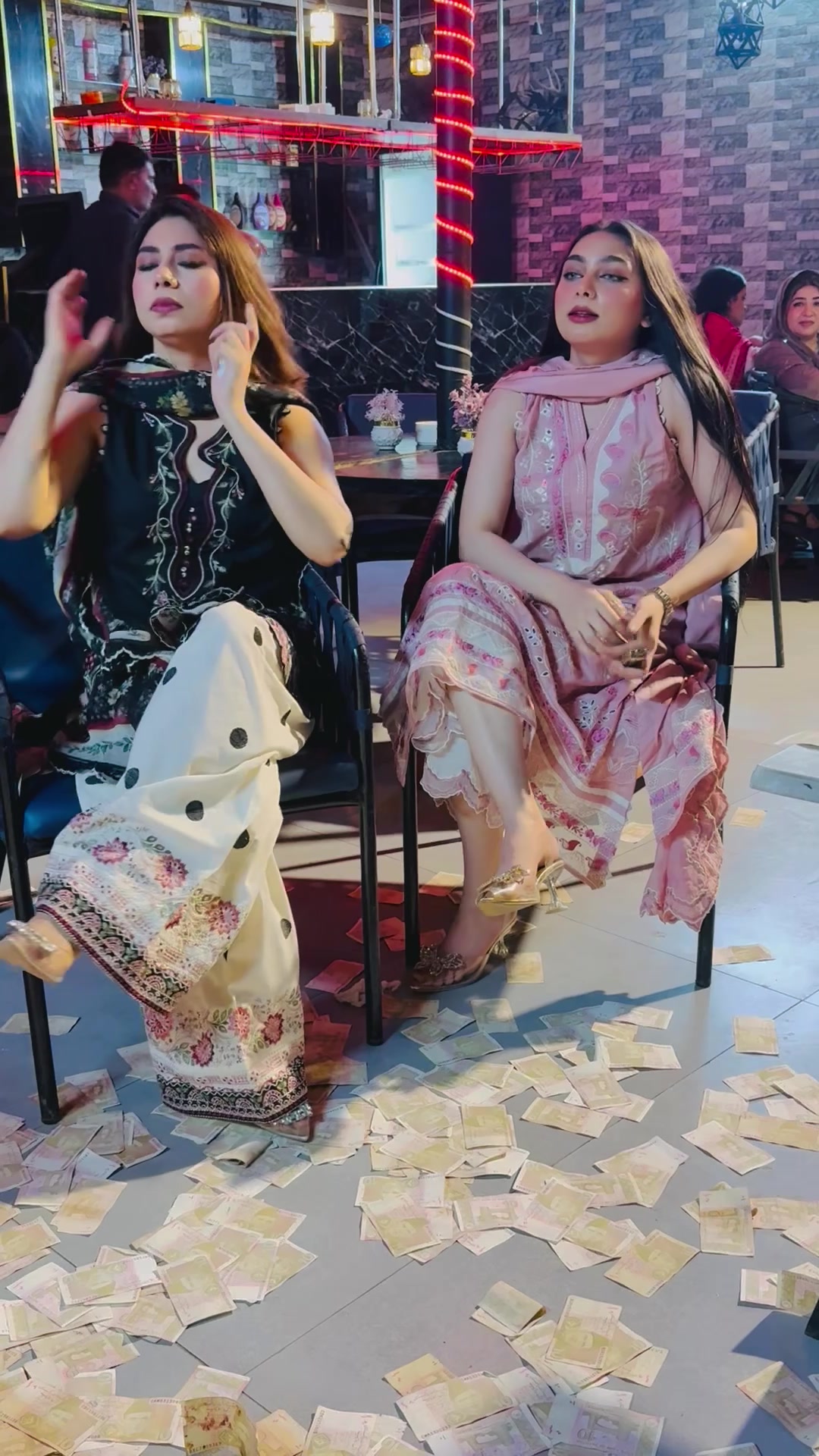 @🧚♀️Urooj pari🧚♀️