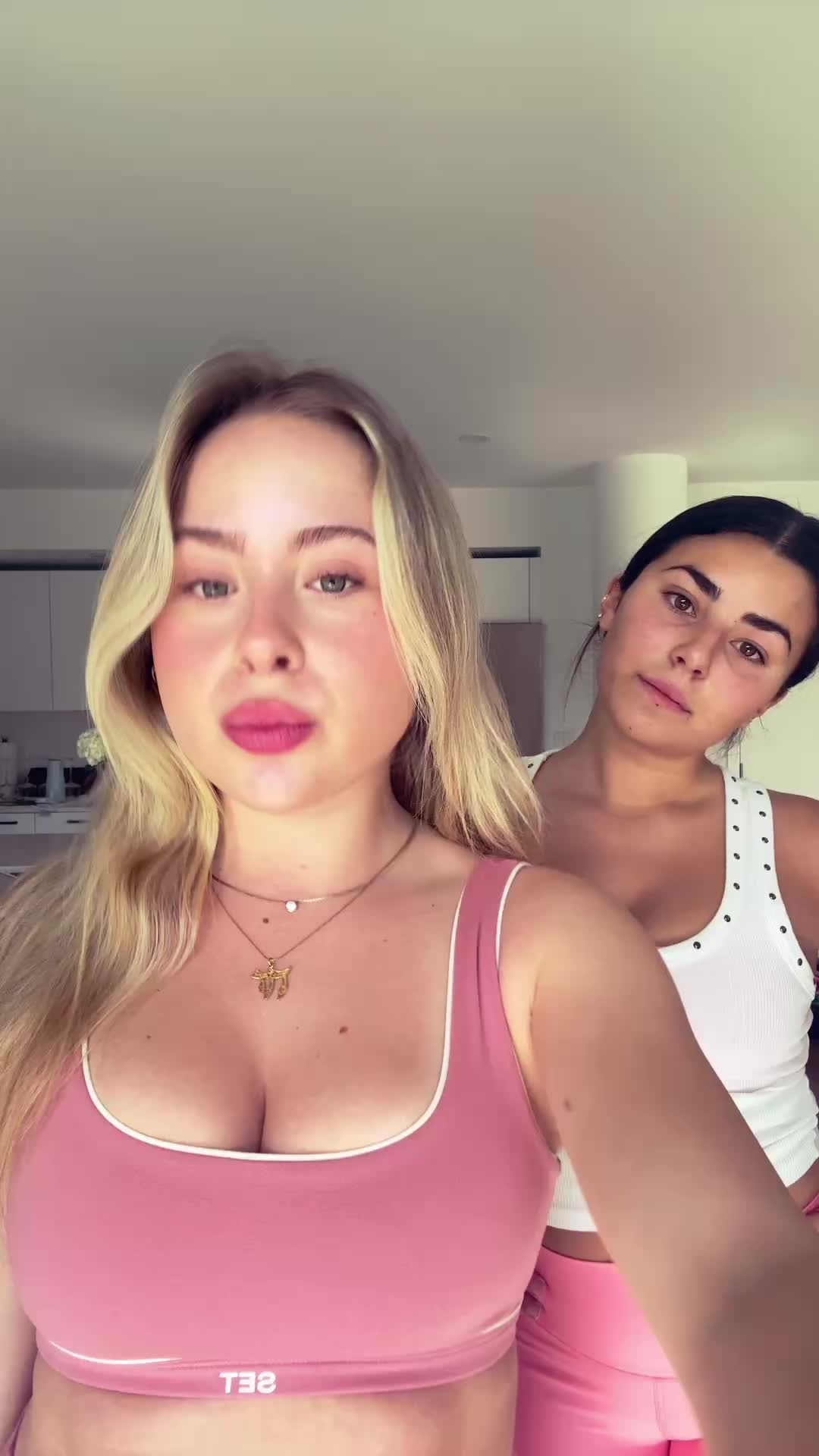@Alyla