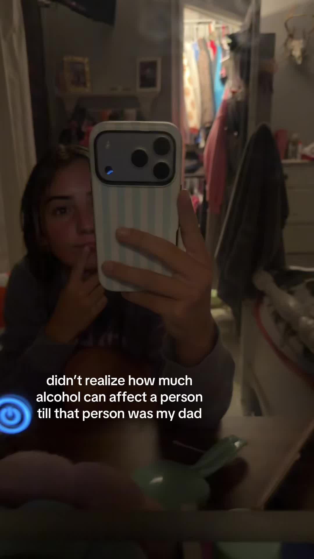 @👩🏽🦯👩🏽🦯➡️