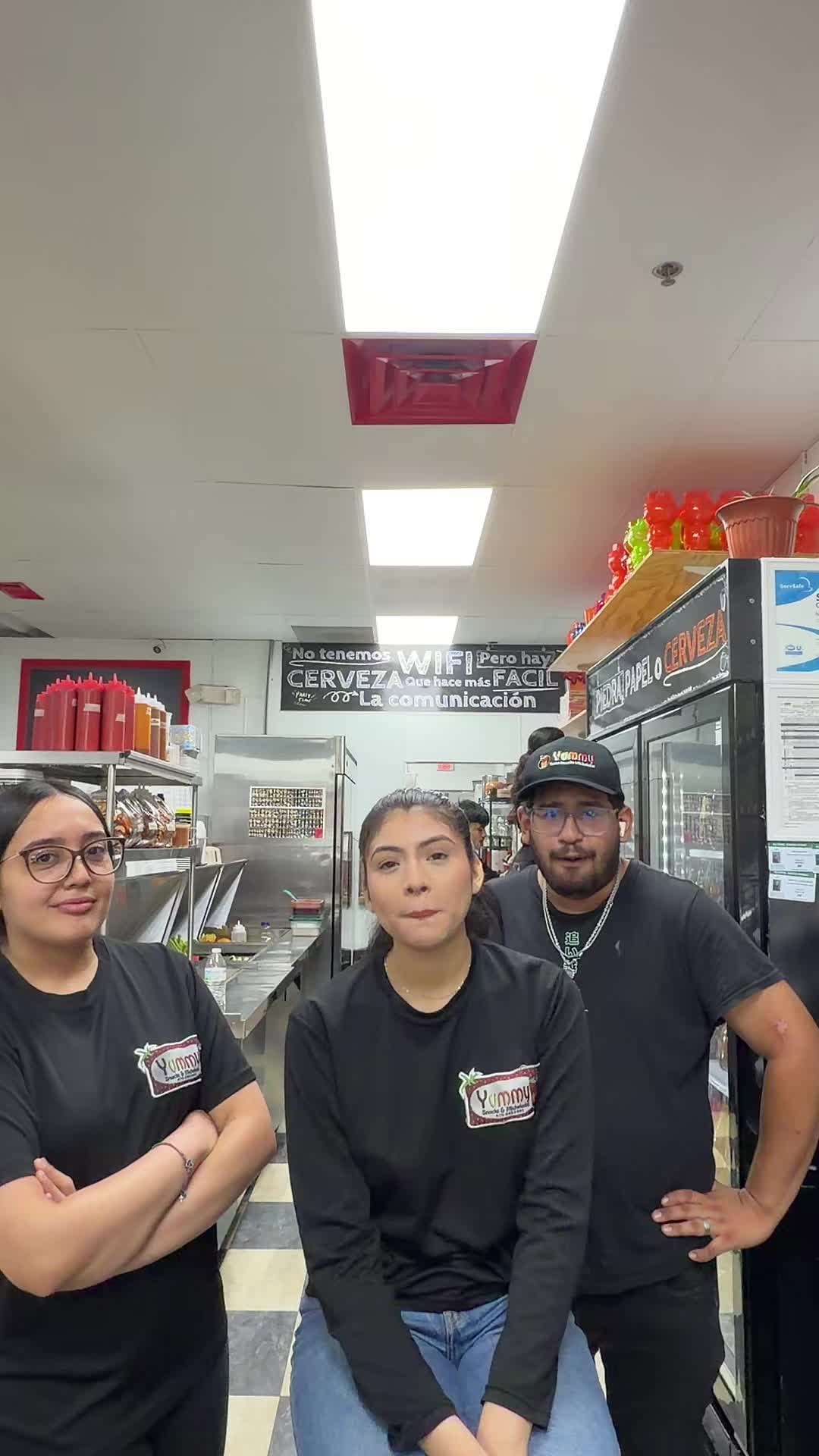 @Yummy snacks y micheladas