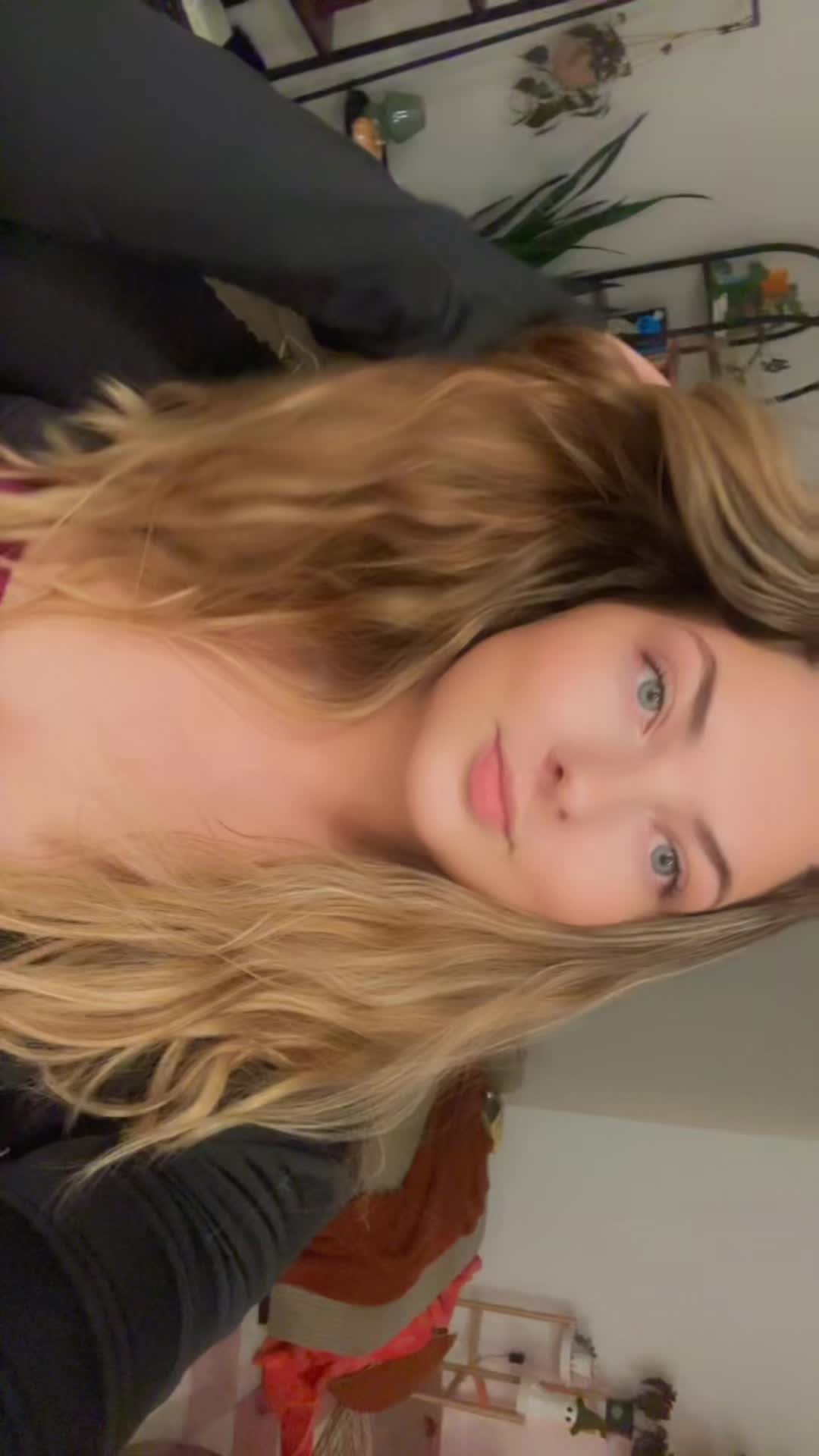 @CourtneyC23_