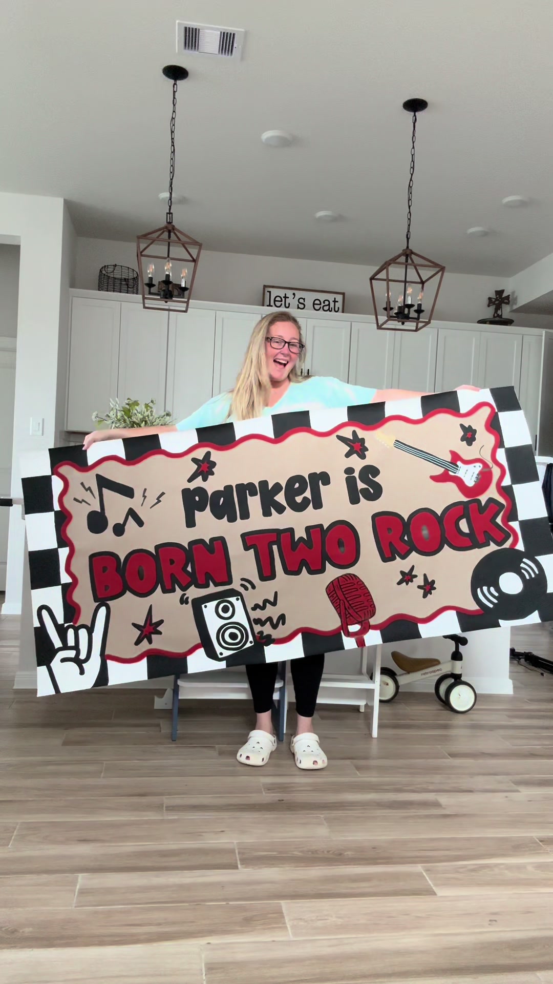 @Lindsey | Banner Artist & Mom