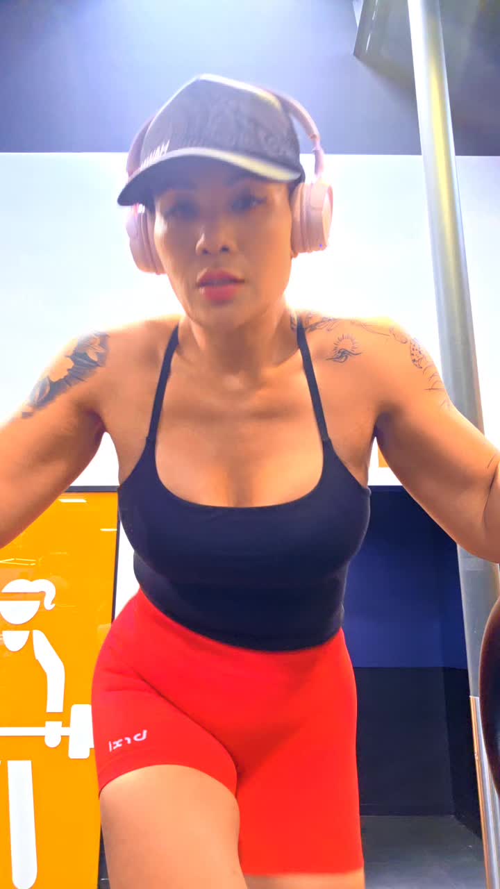 @👑CoachQueenVeeFit🇺🇲🇵🇭♐️🔥