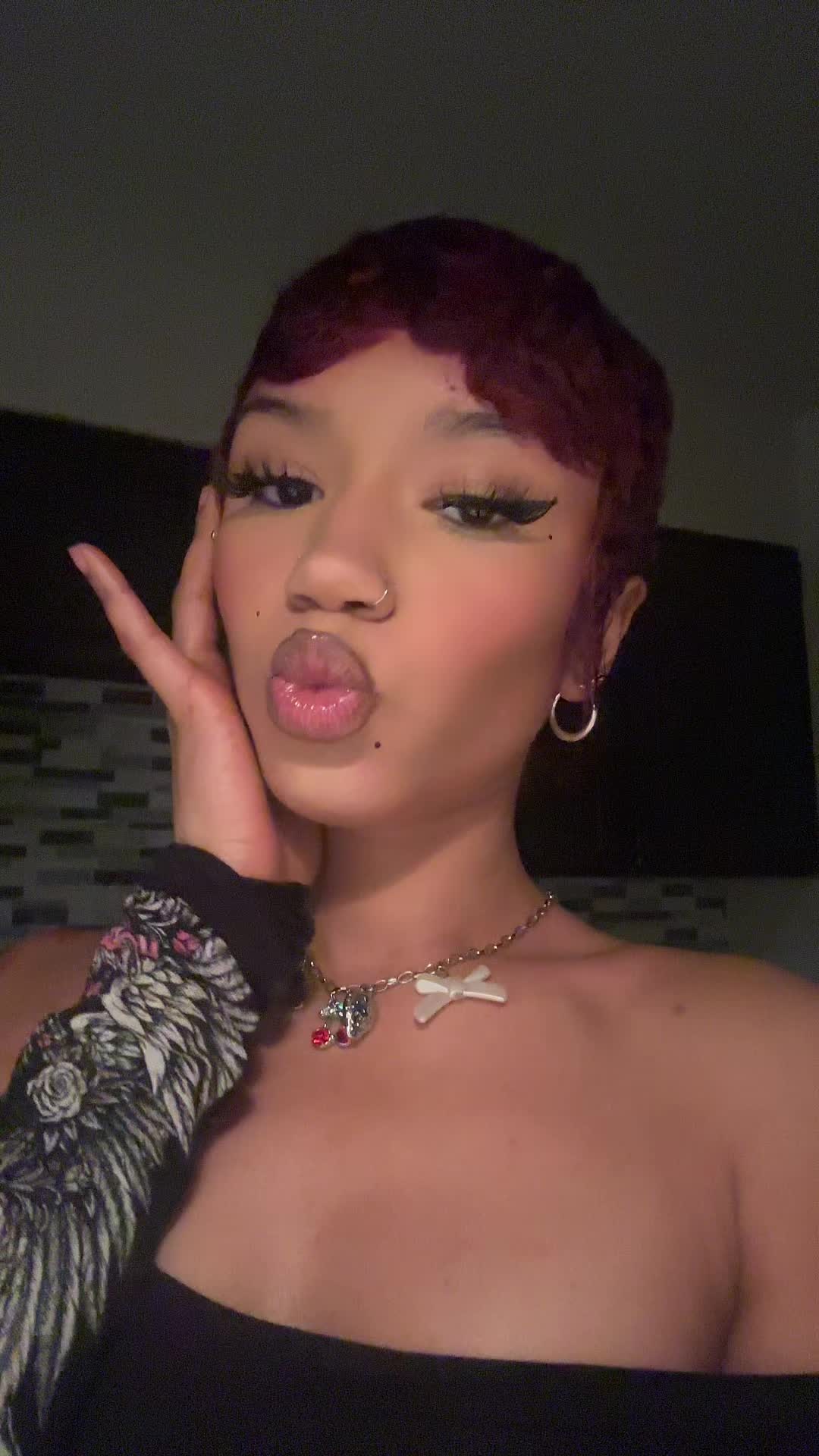 @cherryclawzzz_