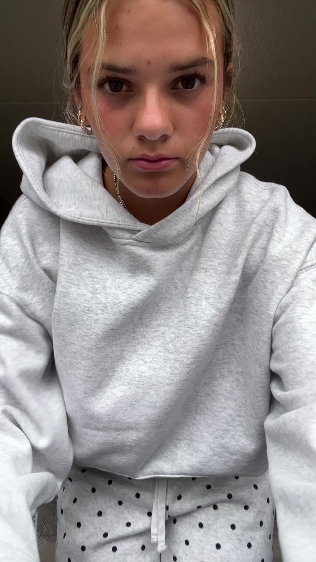 @notavawong